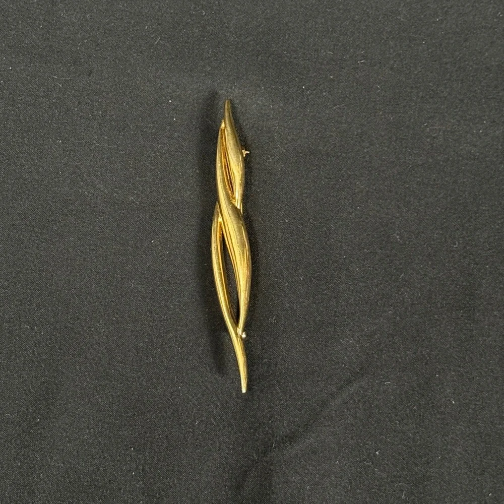 Monet Gold Tone Abstract Wavy Curved Bar Brooch Pin Modernist Signed Vintage 60s